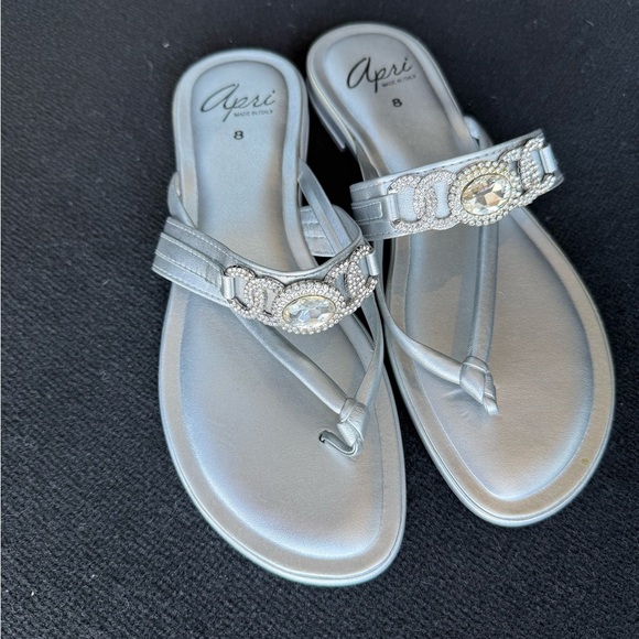 Apri Women’s Silver Sandals Size 8 - Picture 2 of 4